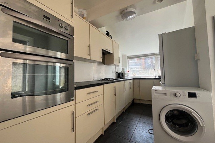 5 bedroom house to rent