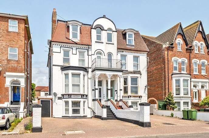 5 bedroom  semi-detached house for sale