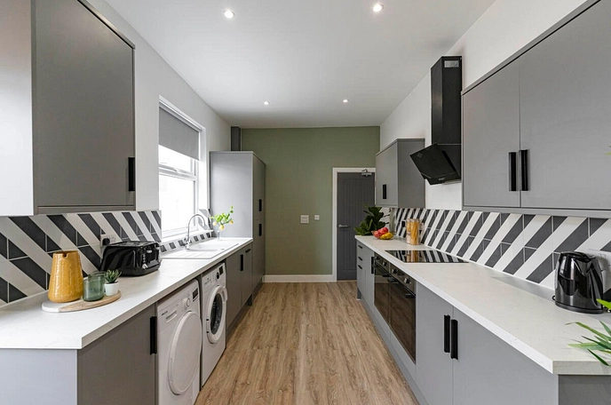6 bedroom  terraced house to rent