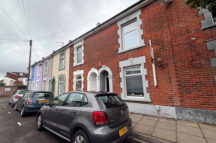 5 bedroom  terraced house to rent