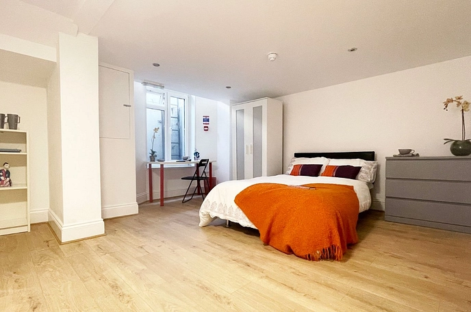 6 bedroom  terraced house to rent