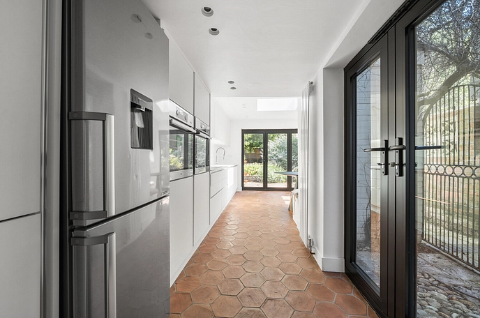 4 bedroom  terraced house to rent