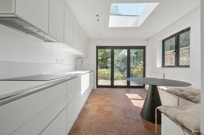 4 bedroom  terraced house to rent