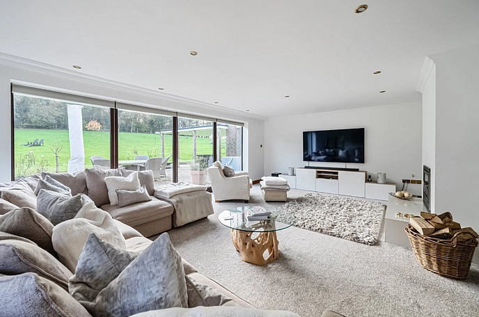5 bedroom  detached house for sale