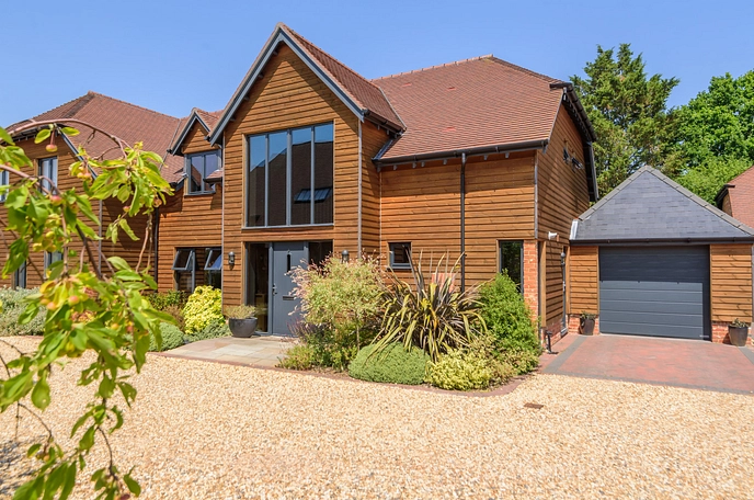 4 bedroom  semi-detached house for sale