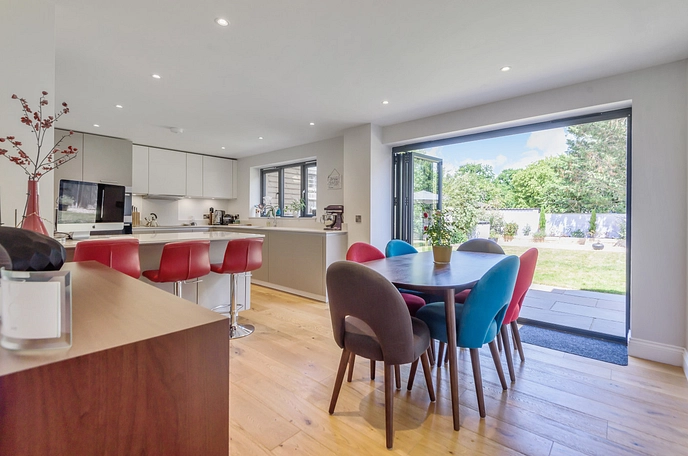 4 bedroom  semi-detached house for sale