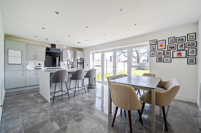 4 bedroom  detached house for sale