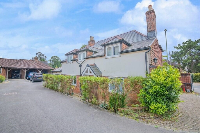 4 bedroom  detached house for sale