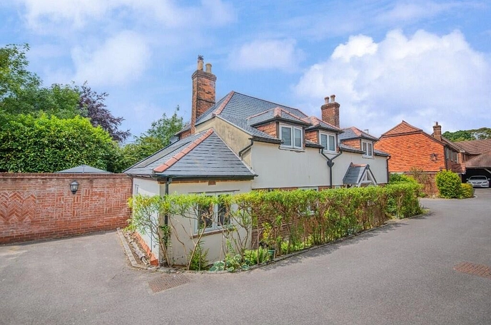 4 bedroom  detached house for sale
