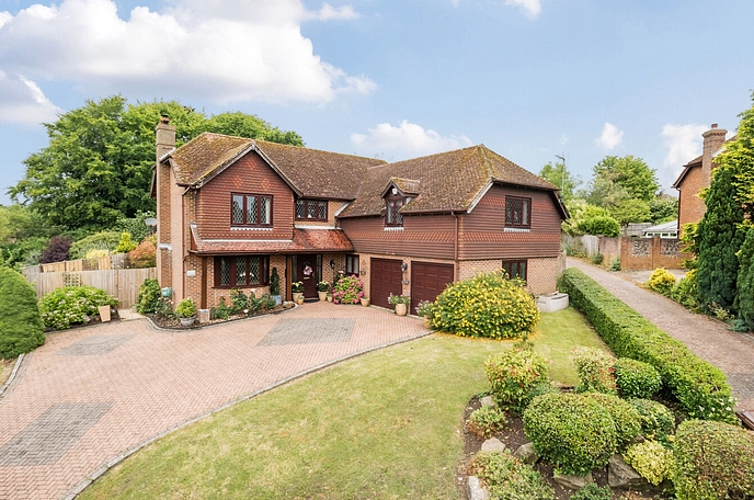 5 bedroom  detached house for sale