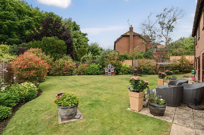 5 bedroom  detached house for sale