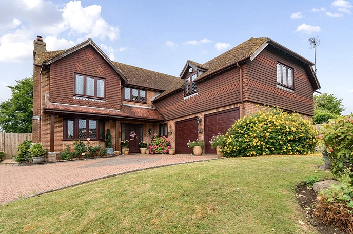5 bedroom detached house for sale