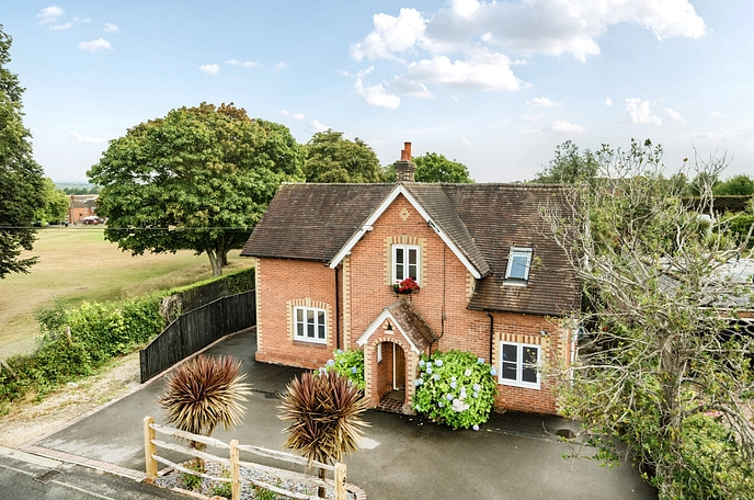 5 bedroom  detached house for sale