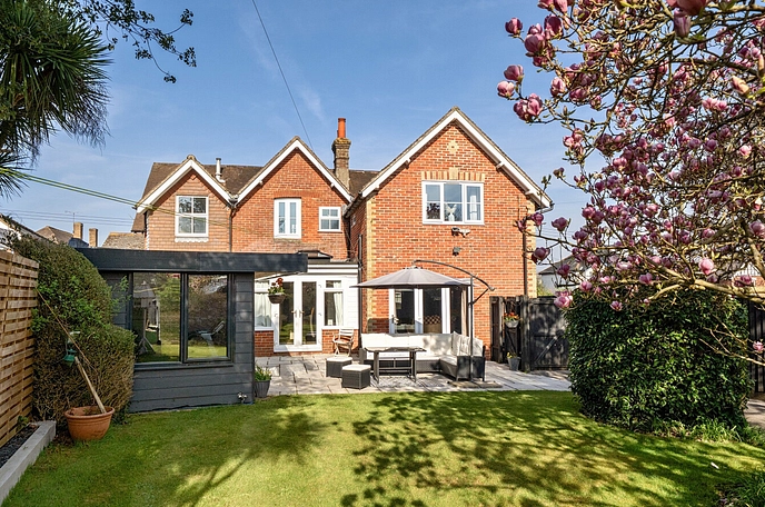 5 bedroom  detached house for sale