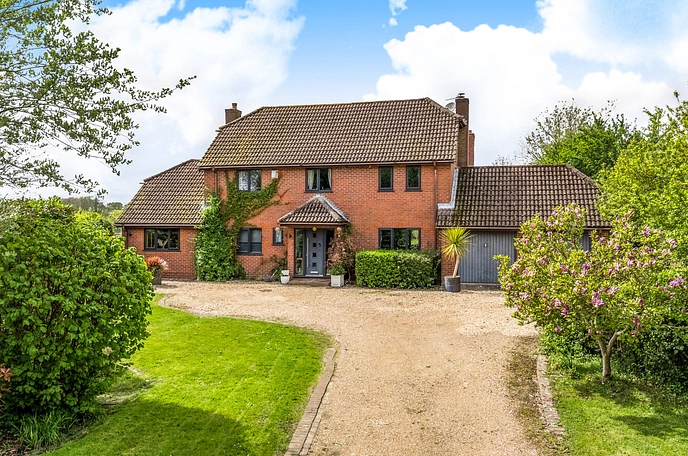 5 bedroom  detached house for sale