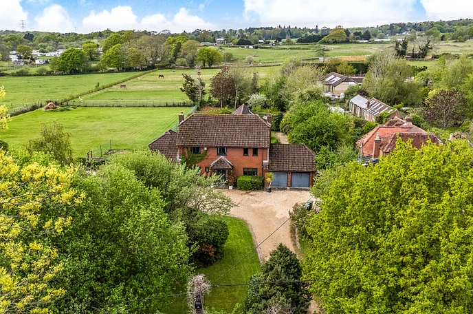 5 bedroom  detached house for sale