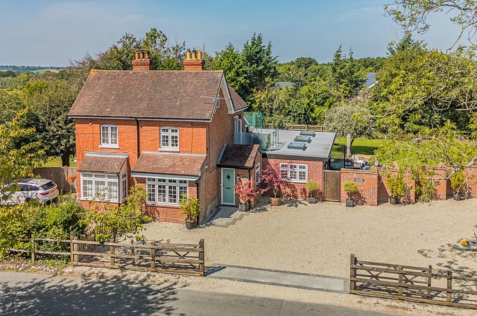 3 bedroom  semi-detached house for sale