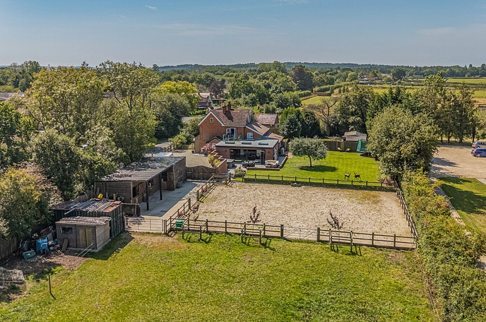 3 bedroom  semi-detached house for sale
