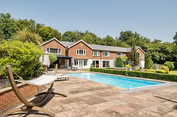 6 bedroom  detached house for sale