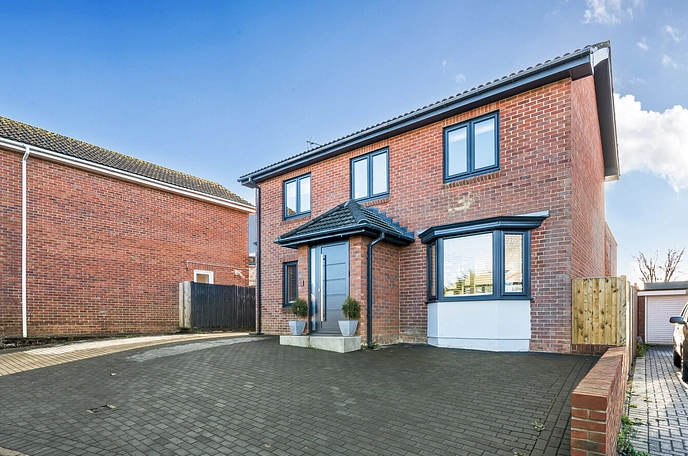 4 bedroom  detached house for sale