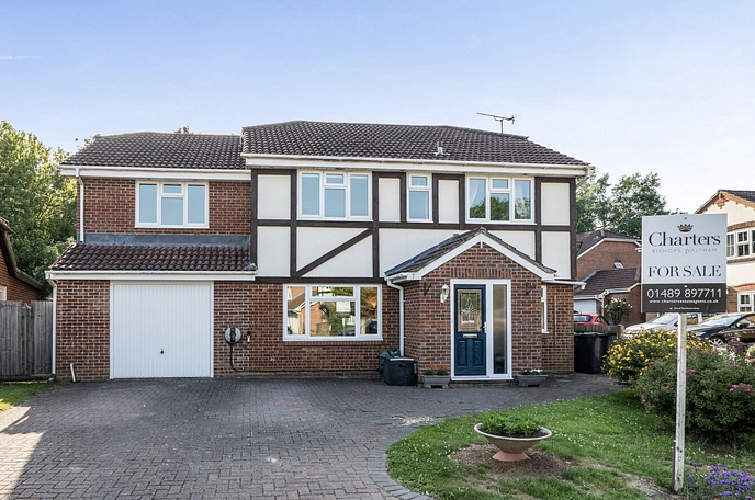 5 bedroom  detached house for sale