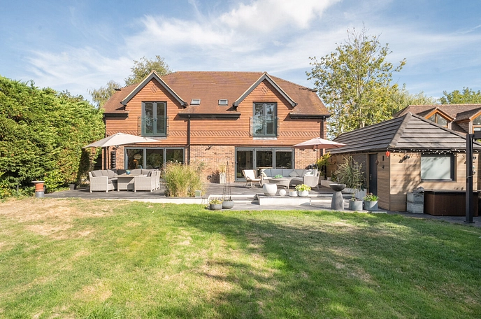 5 bedroom  detached house for sale