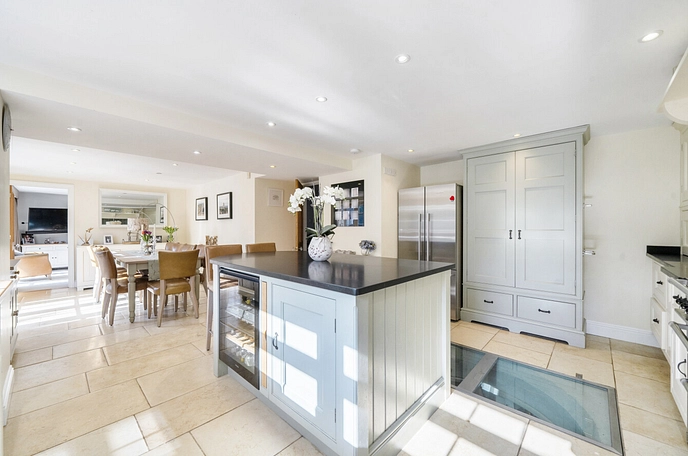 4 bedroom  detached house for sale