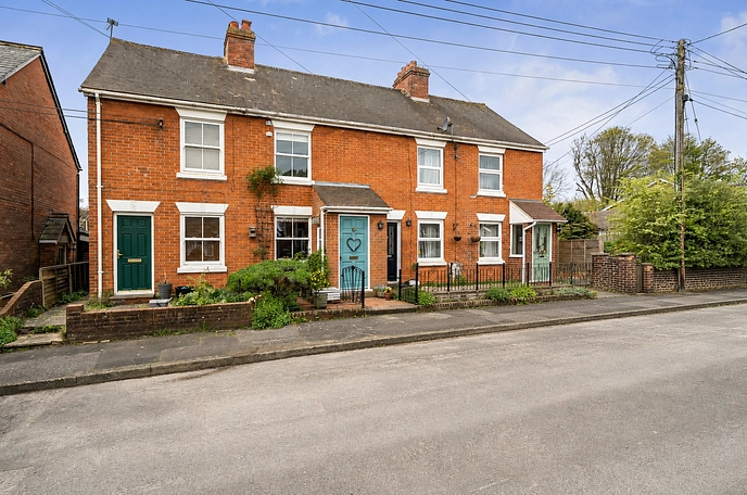 2 bedroom  terraced house for sale