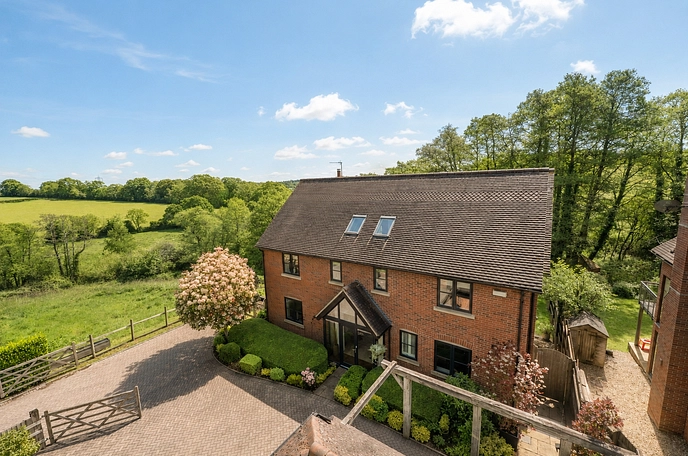 5 bedroom  detached house for sale