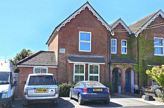 6 bedroom semi-detached house for sale