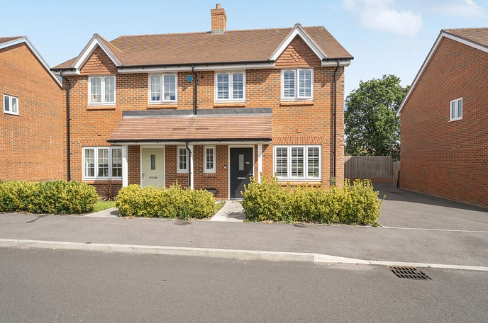 3 bedroom  semi-detached house for sale