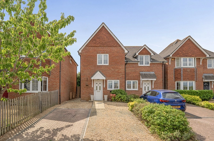 2 bedroom  semi-detached house for sale