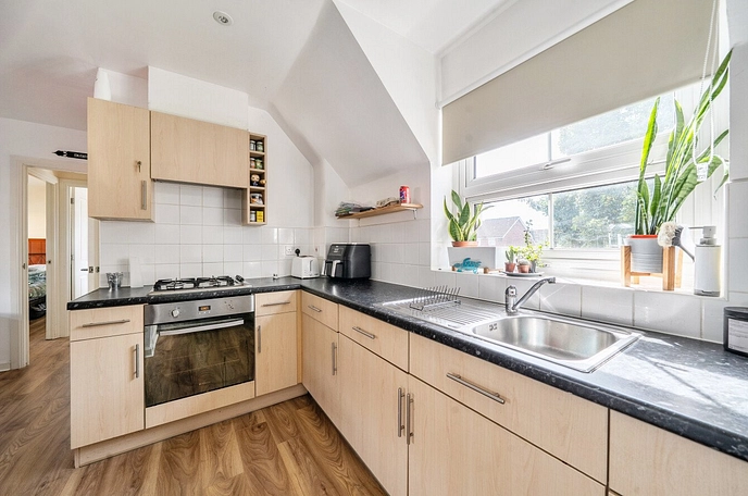 2 bedroom maisonette for sale