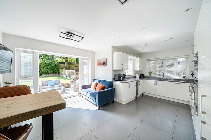 5 bedroom  detached house for sale