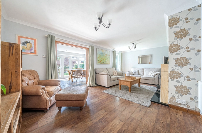 5 bedroom  semi-detached house for sale