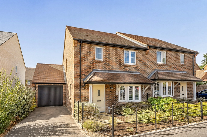 3 bedroom  semi-detached house for sale