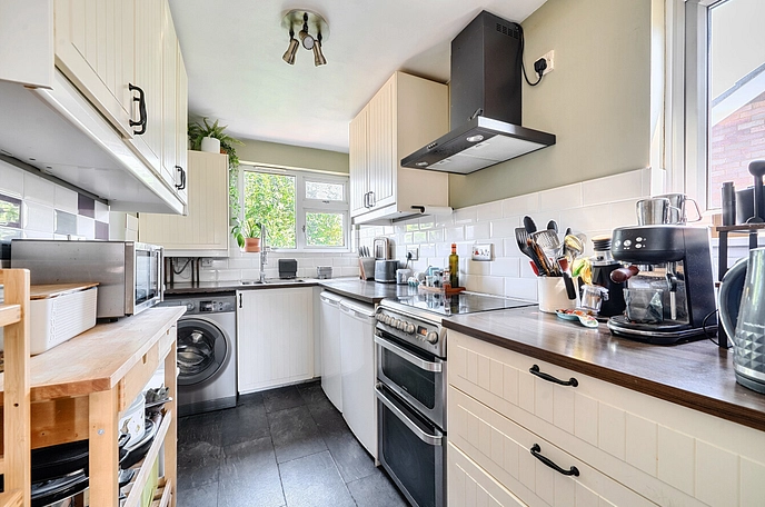 2 bedroom maisonette for sale