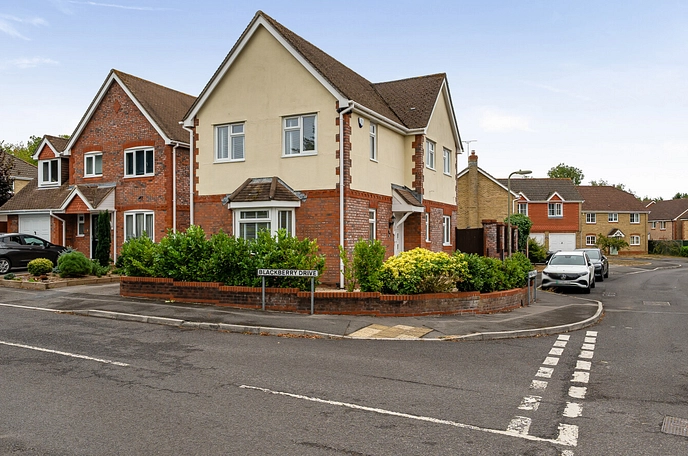 3 bedroom  detached house for sale