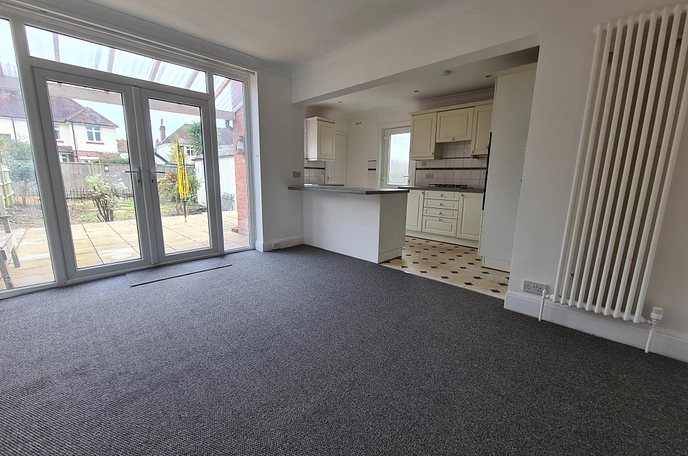 4 bedroom  semi-detached house to rent