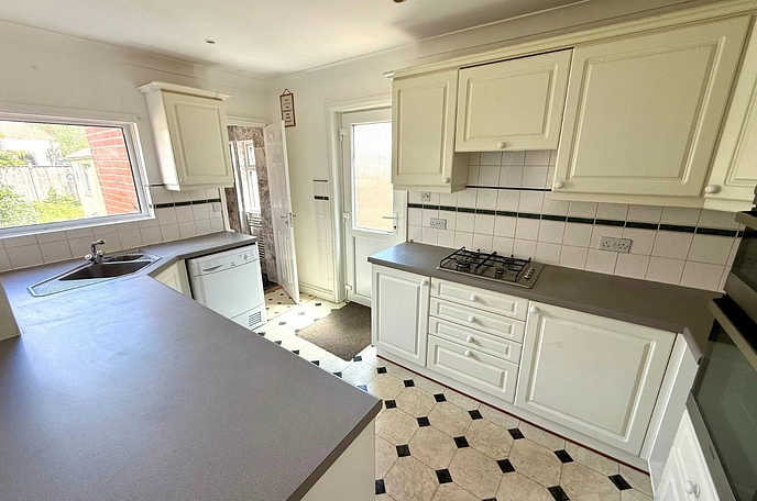 4 bedroom  semi-detached house to rent