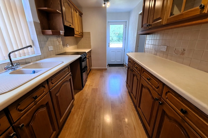 3 bedroom  semi-detached house to rent