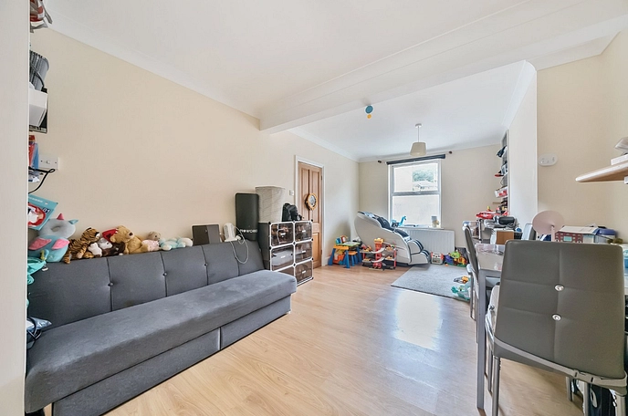 2 bedroom  terraced house for sale