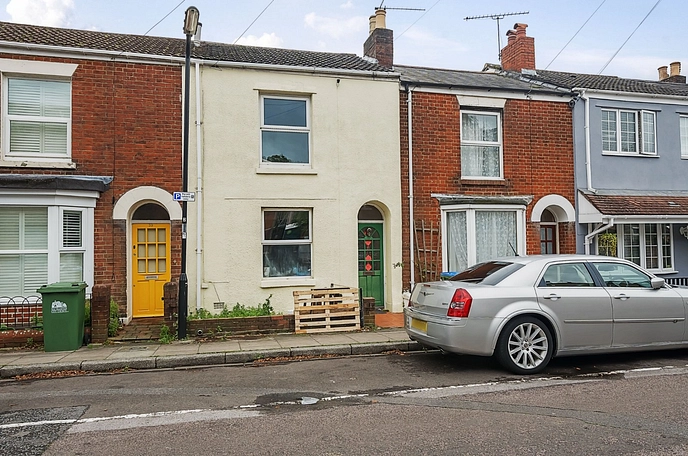 2 bedroom  terraced house for sale
