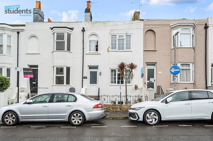 3 bedroom  terraced maisonette to rent