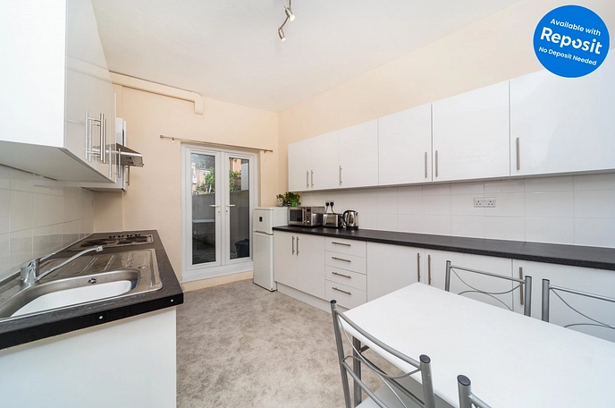 4 bedroom  terraced house to rent