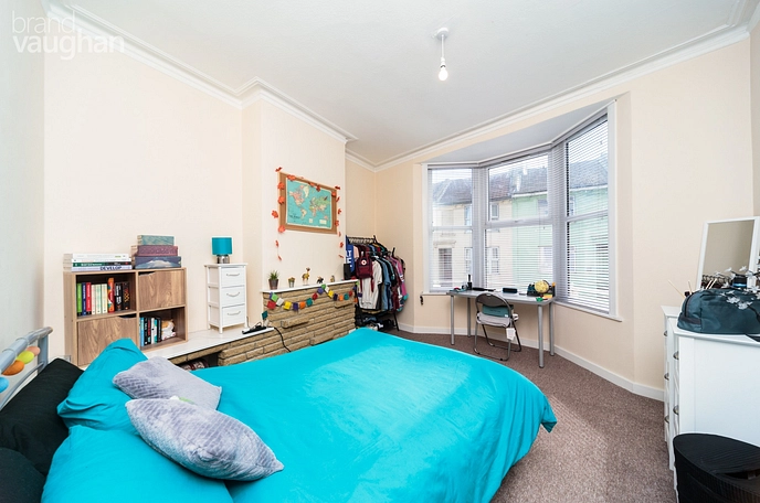 4 bedroom  terraced house to rent