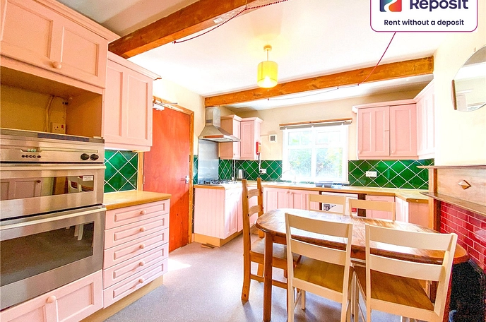 6 bedroom semi-detached house to rent