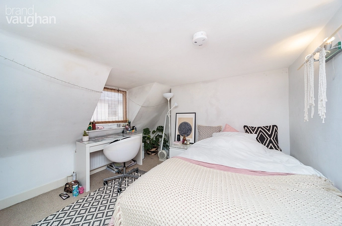 4 bedroom  terraced house to rent