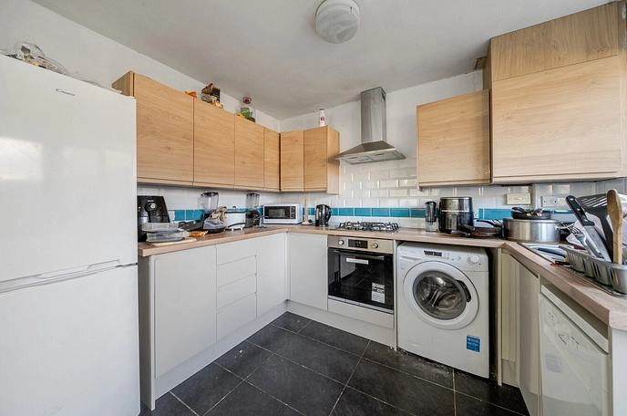 6 bedroom  detached house to rent