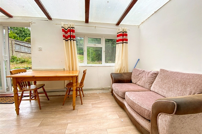 4 bedroom  semi-detached house to rent
